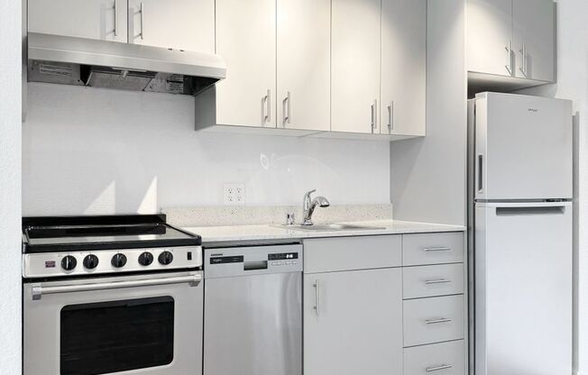 Studio, 1 bath, 480 sqft, $1,395, Unit 422