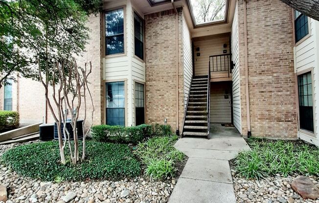 Gorgeous Condo in the heart of Addison!