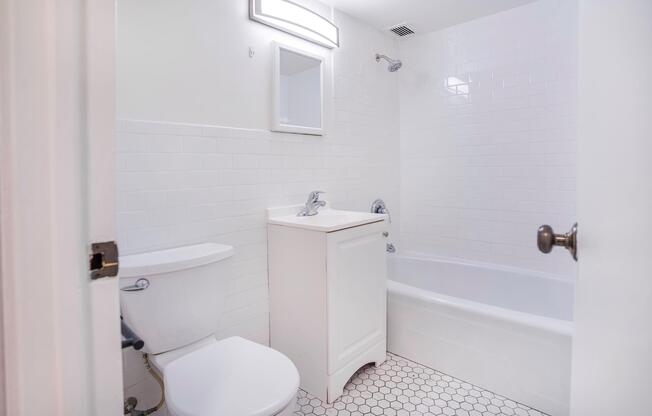 Studio, 1 bath, 450 sqft, $2,750, Unit TH2
