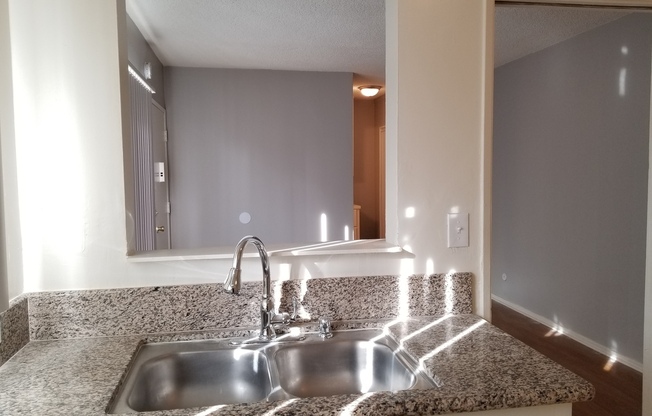 Studio, 1 bath, 350 sqft, $1,650, Unit 29