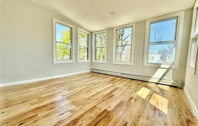 1499 E 52 ST