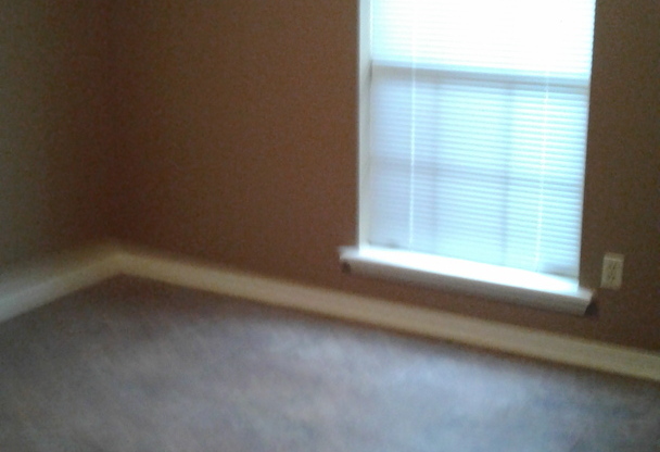 3 beds, 2 baths, $1,495