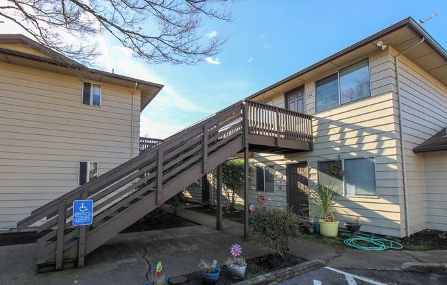 132 168 SUNSET AVE N