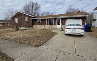 1140 1142 W WEILAND LN