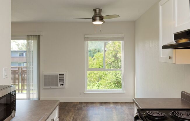 2 beds, 1 bath, 925 sqft, $2,350, Unit 223