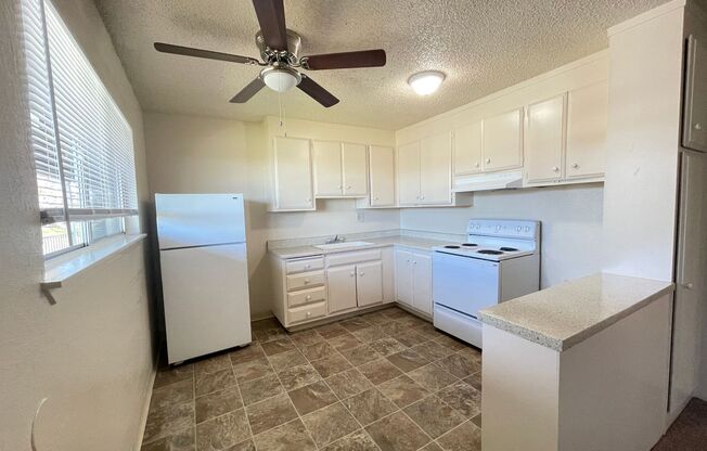 2 beds, 1 bath, $1,300, Unit 1100 E 17th St Apt 42