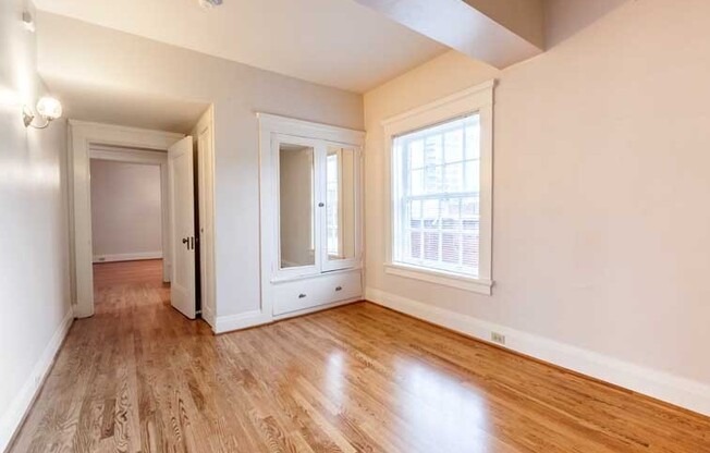 1 bed, 1 bath, 784 sqft, $1,700, Unit 06