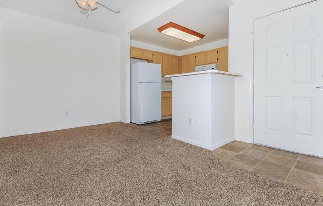 PLUSH CARPETING IN WOODLAND HILLS APARTMENT HOMES