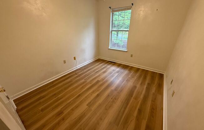 4 beds, 2.5 baths, $2,100, Unit Whole