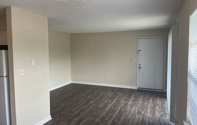 2 beds, 2 baths, $895, Unit 2424