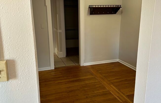 2 beds, 1 bath, 680 sqft, $1,325, Unit 202