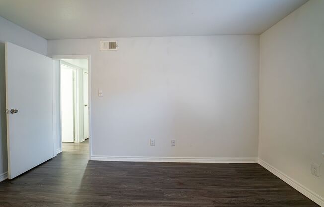 2 beds, 1 bath, 746 sqft, $939, Unit 718