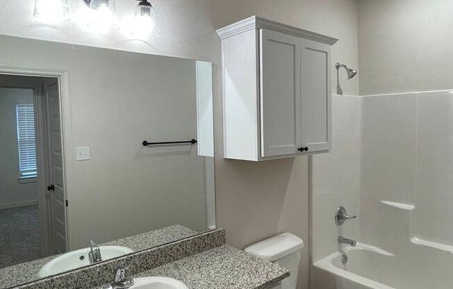 2 beds, 2 baths, $1,400