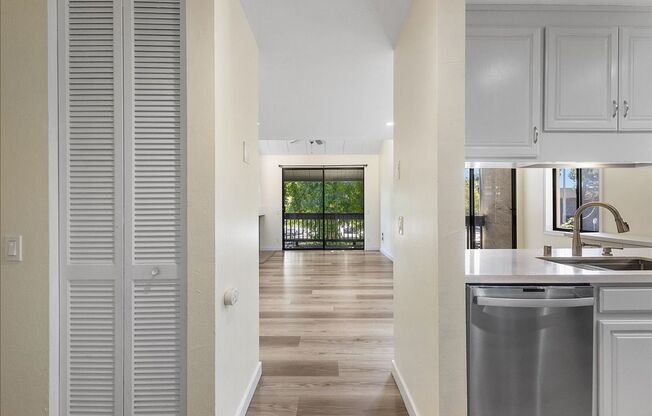 2101 Shoreline Drive #264 - 2 bedroom | 1.5 bathroom | Condo