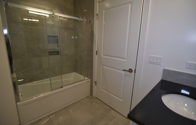 1 bed, 1 bath, 711 sqft, $3,000, Unit 3833-619