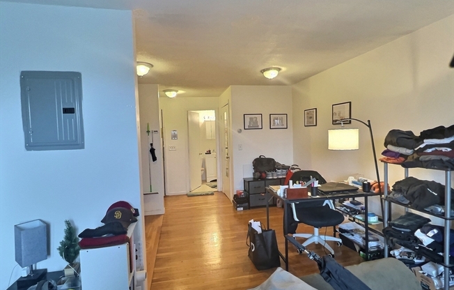 Studio, 1 bath, 999 sqft, $2,150, Unit 20