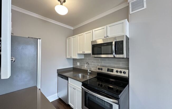 817 Lakeside Pl.