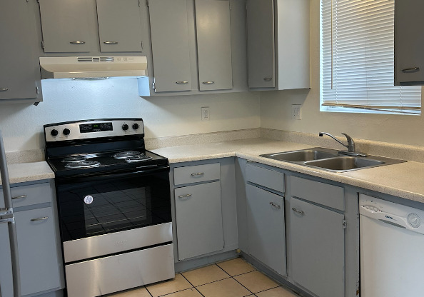 1108 E FT LOWELL