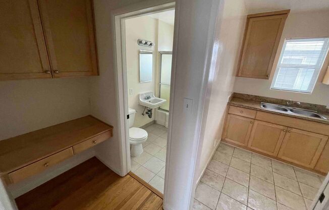 Studio, 1 bath, 420 sqft, $1,600, Unit 5