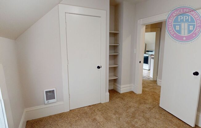 2 beds, 1 bath, 800 sqft, $1,645, Unit Upper