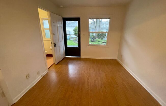 Cozy Woodlawn Studio with Full Kitchen