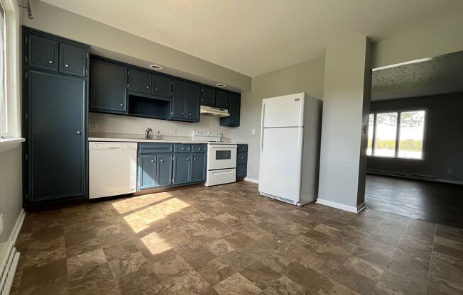 2 beds, 1.5 baths, 1,000 sqft, $1,350, Unit 204