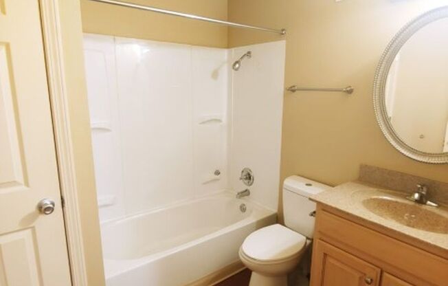 2 beds, 1 bath, 880 sqft, $750, Unit 109 Barton Street #23