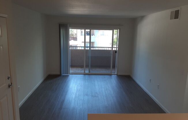 2 beds, 1 bath, 848 sqft, $1,900, Unit 1802