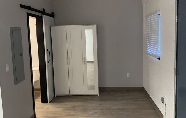 Studio, 1 bath, 375 sqft, $895, Unit 3