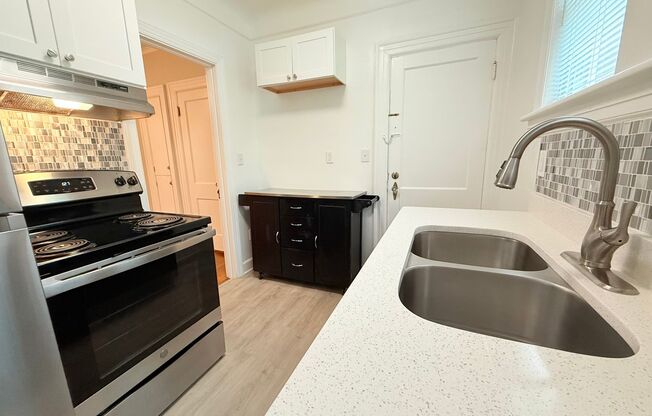 1 bed, 1 bath, 850 sqft, $1,700, Unit #2