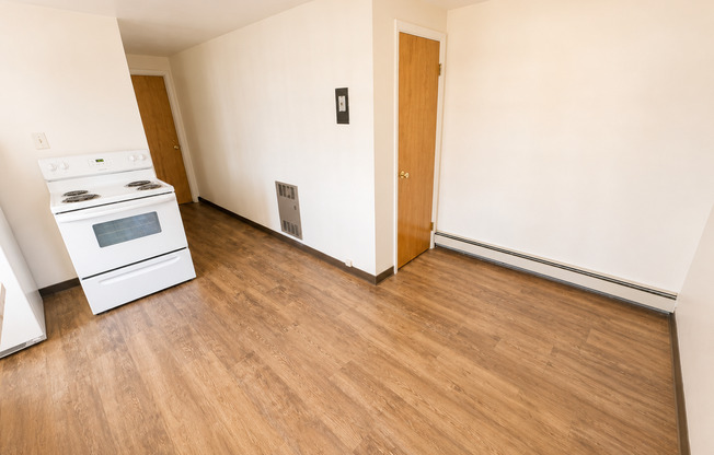 1 bed, 1 bath, $1,100, Unit 19.5