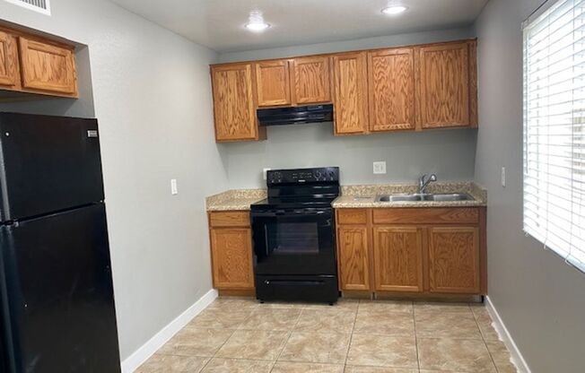 Two Bedroom-1 Bath Apartment For lease in Phoenix 85015!