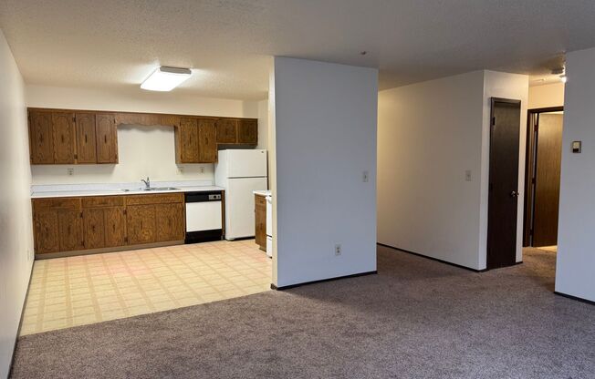 2 beds, 1 bath, 850 sqft, $695, Unit 203