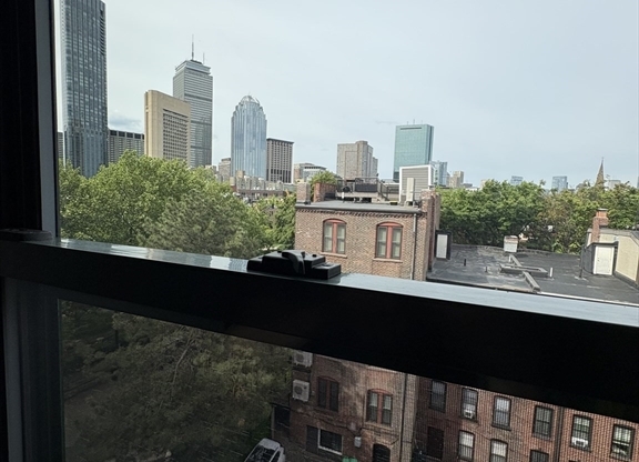 2 beds, 1 bath, 683 sqft, $3,000, Unit 66