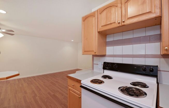 Studio, 1 bath, 400 sqft, $1,195, Unit B19