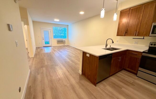 1 bed, 1 bath, 800 sqft, $1,630, Unit C103
