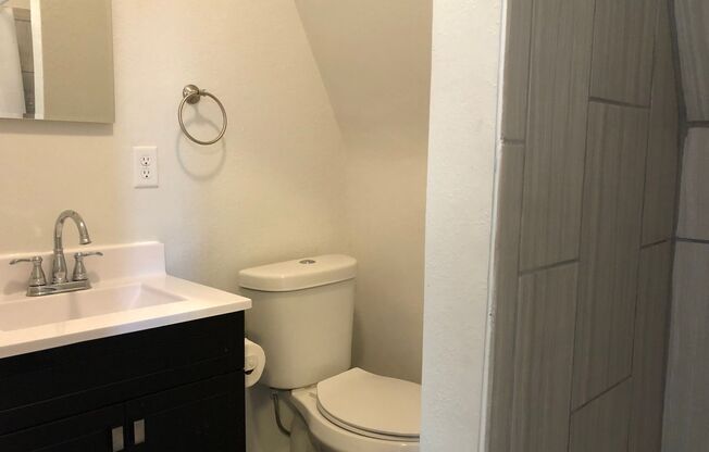 Studio, 1 bath, 336 sqft, $750, Unit Apt 4