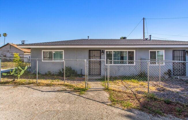 2 bedroom Duplex with Huge yard!