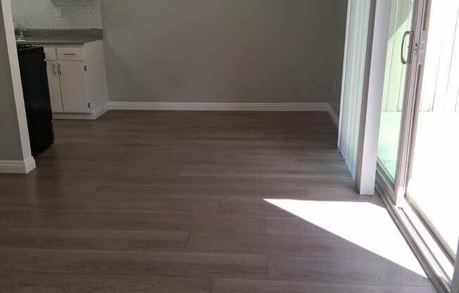 8014 WOODMAN AVE
