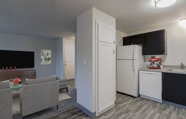 2 beds, 1 bath, $1,575, Unit 14627 - 18