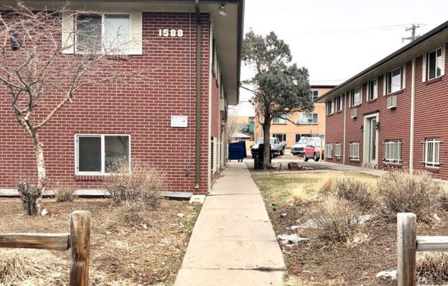 Updated 1 bed, 1 bath Apartment in Aurora!