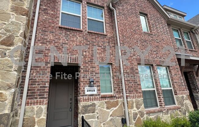 Modern 2-Story 3/2.5/2 Townhome in Mesquite For Rent!