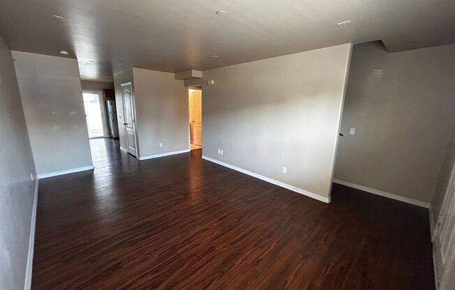 2 beds, 1.5 baths, 1,047 sqft, $1,395, Unit Unit 22
