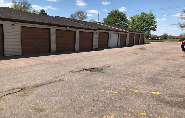 3 beds, 1.5 baths, 1,145 sqft, $1,095, Unit 300-6