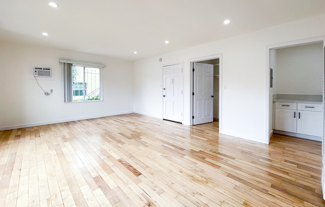 5701 San Vicente Blvd