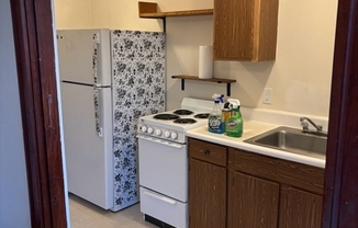 Studio, 1 bath, 400 sqft, $1,550, Unit 32