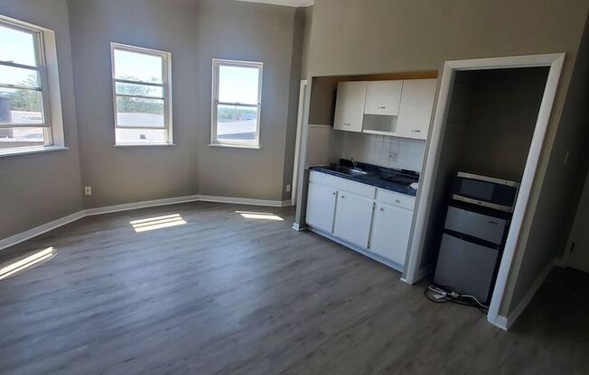 Studio, 1 bath, $645, Unit 712 #202