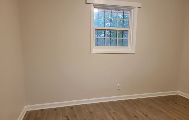 2 beds, 1 bath, $1,295, Unit 1468 Clermont Ave Unit B East Point, GA 30344