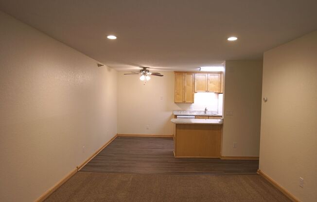 2 beds, 2 baths, 915 sqft, $1,695, Unit 318