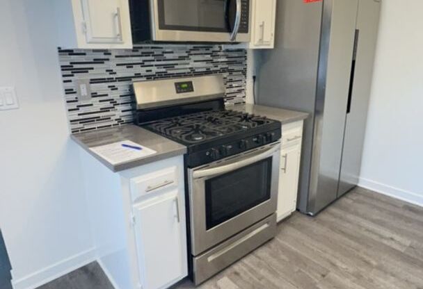 2 beds, 1 bath, 1,100 sqft, $2,568, Unit 241-40